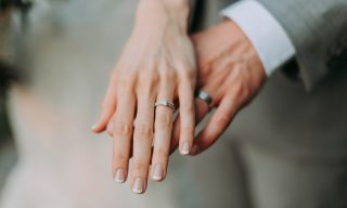 Read more about the article 【Dcard熱門事件】月收多少才敢結婚？網友意見兩極
