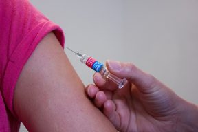 國內疫苗供不應求 疫苗觀光網路聲量暴漲43倍