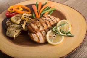 Read more about the article 增肌減脂、補充蛋白質的好選擇 即食雞胸肉最受歡迎口味是它！