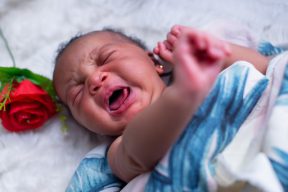 嬰幼兒哭鬧遭路人指責怎麼辦？ 暖心網友分享機智應變方法｜PTT熱門事件