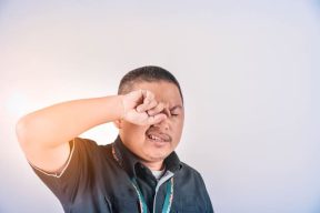 Read more about the article 別讓眼睛受罪！ 9大「針眼成因」揭曉，你的生活習慣踩雷了嗎？
